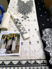 Hania Amir – Premium Airjet Dhanak 3-Piece Suit