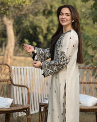Hania Amir – Premium Airjet Dhanak 3-Piece Suit